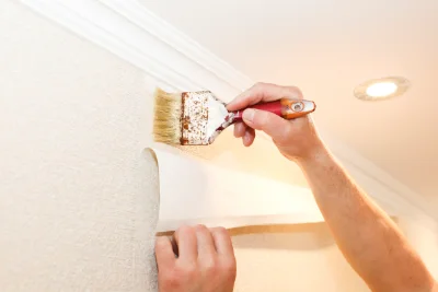 Pose de papier peint à Plouzélambre — revêtements muraux et toiles de verre